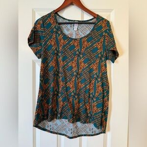 LuLaRoe Giraffe Print Classic Tee Size Medium
